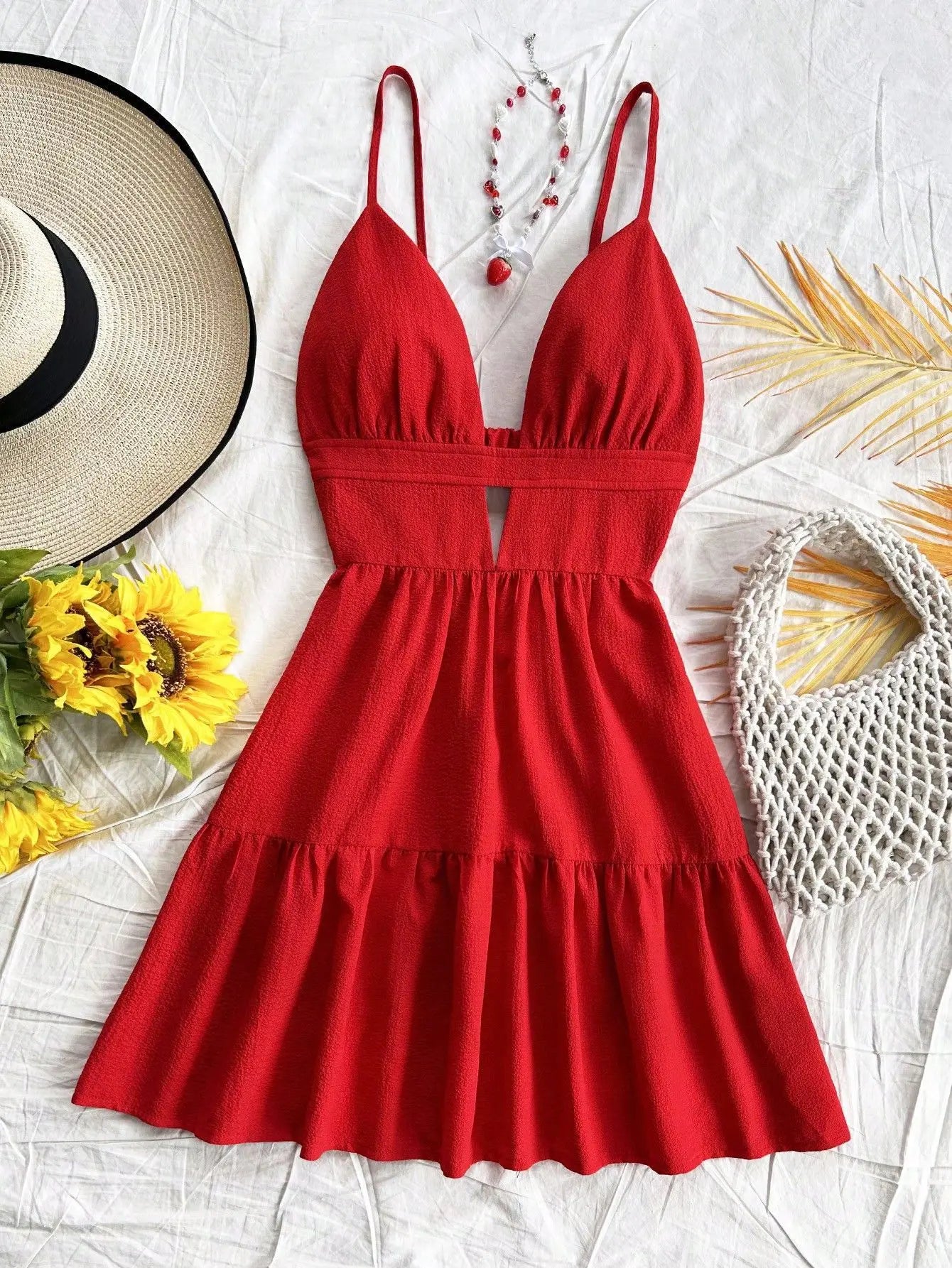 Mini Vestido de Alças Finas – Silhueta elicada e design elegante