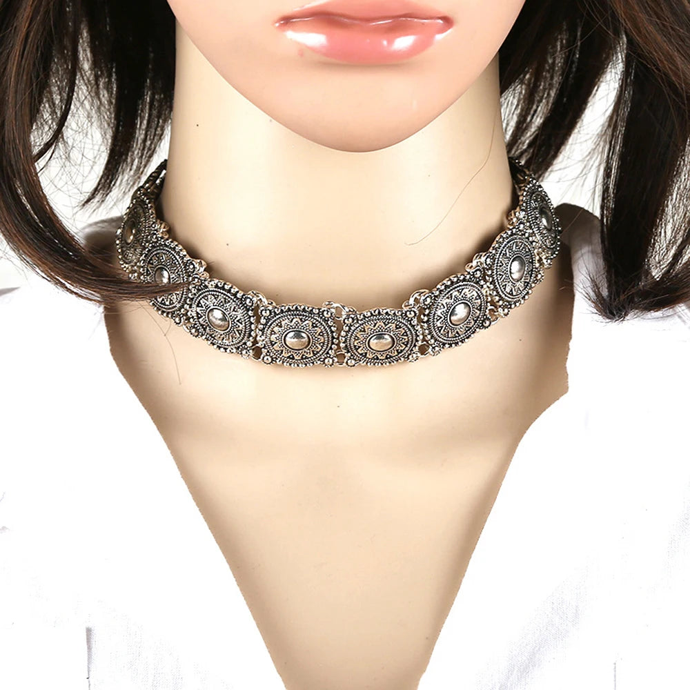 Gargantilha Vintage com Padrão de Sol – Colar Boho Étnico em Liga Metálica com Gola Redonda Esculpida