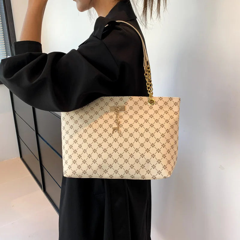 Bolsa Feminina Premium em Couro Macio com Detalhes Elegantes e Grande Capacidade