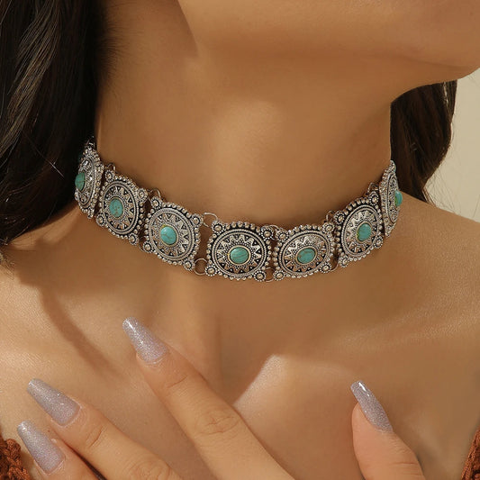 Gargantilha Vintage com Padrão de Sol – Colar Boho Étnico em Liga Metálica com Gola Redonda Esculpida