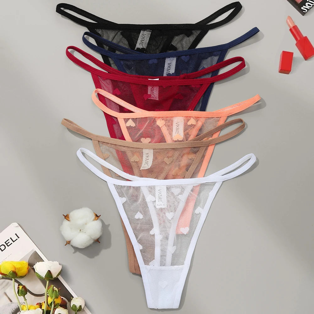 Esse kit com 3 calcinhas fio dental em renda transparente é a escolha certa para quem ama lingerie sexy, leve e confortável.