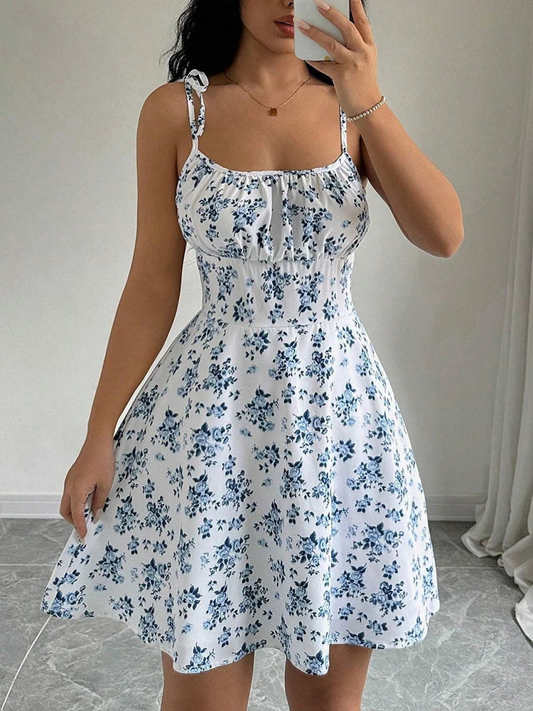 Vestido Curto de Praia Feminino – Alças Finas, Estampa Floral e Estilo Verão