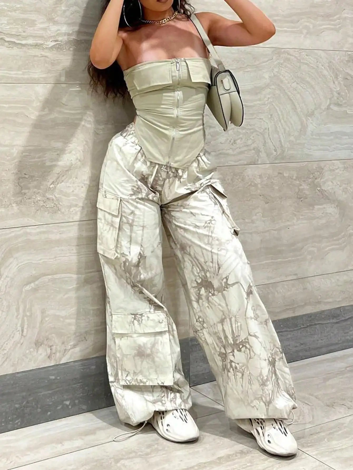 Top Cropped + Calça Cargo de Perna Larga com Bolsos | Estilo Urbano Casual