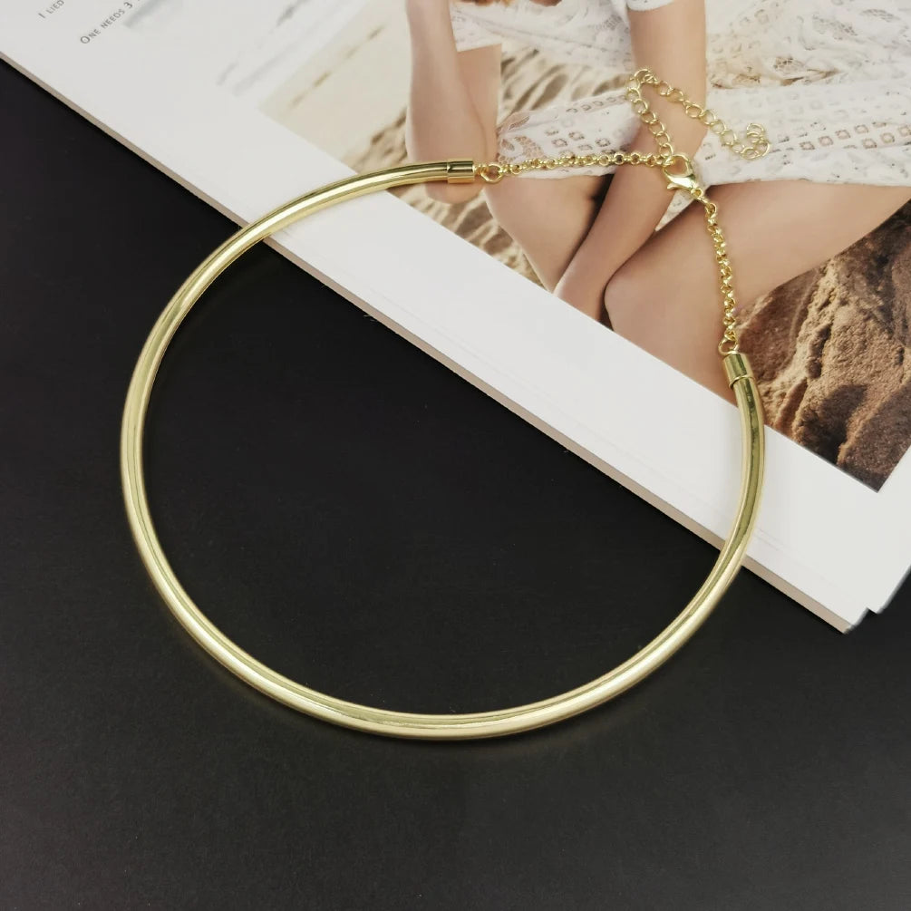 Gargantilha Feminina Dourado – Colar Redondo Liso Tipo Torque, Largura Elegante