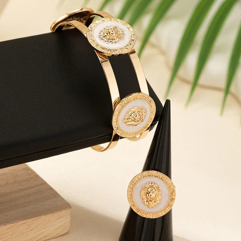 Conjunto de Joias Punk – Pulseira Cabeça de Leão em Aço + Anel Dourado